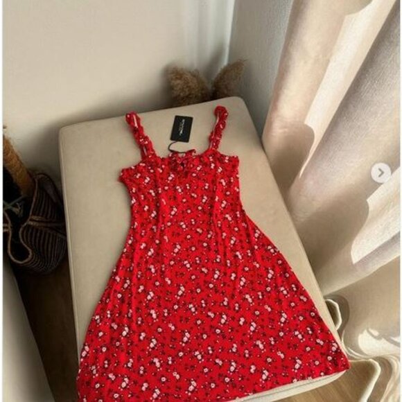 🐣NWT Pretty little thing Ruffled Babydoll Red Ditsy Floral Print Bodycon Dress - Picture 8 of 15